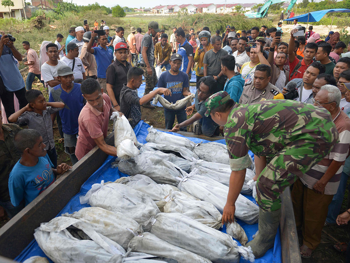 tsunami-death-toll-rises-to-373-search-for-survivors-continues