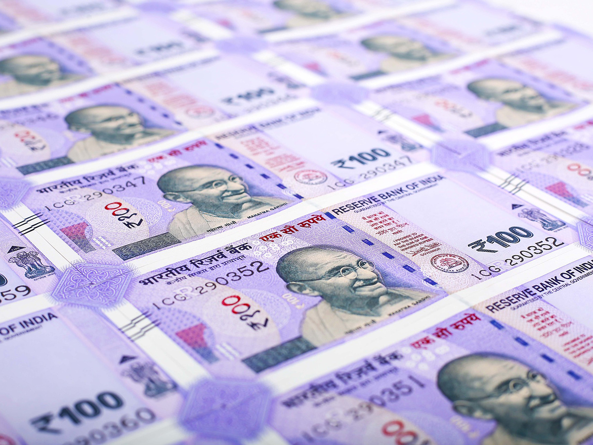 nepal-bans-use-of-indian-currency-notes-above-rs100