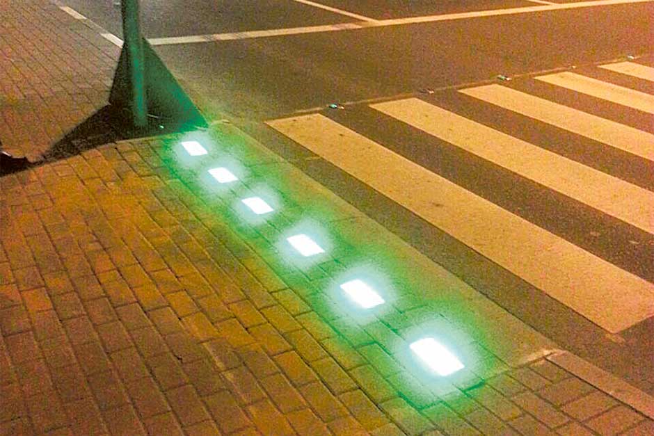 Smart pedestrian signals in 15 Dubai locations